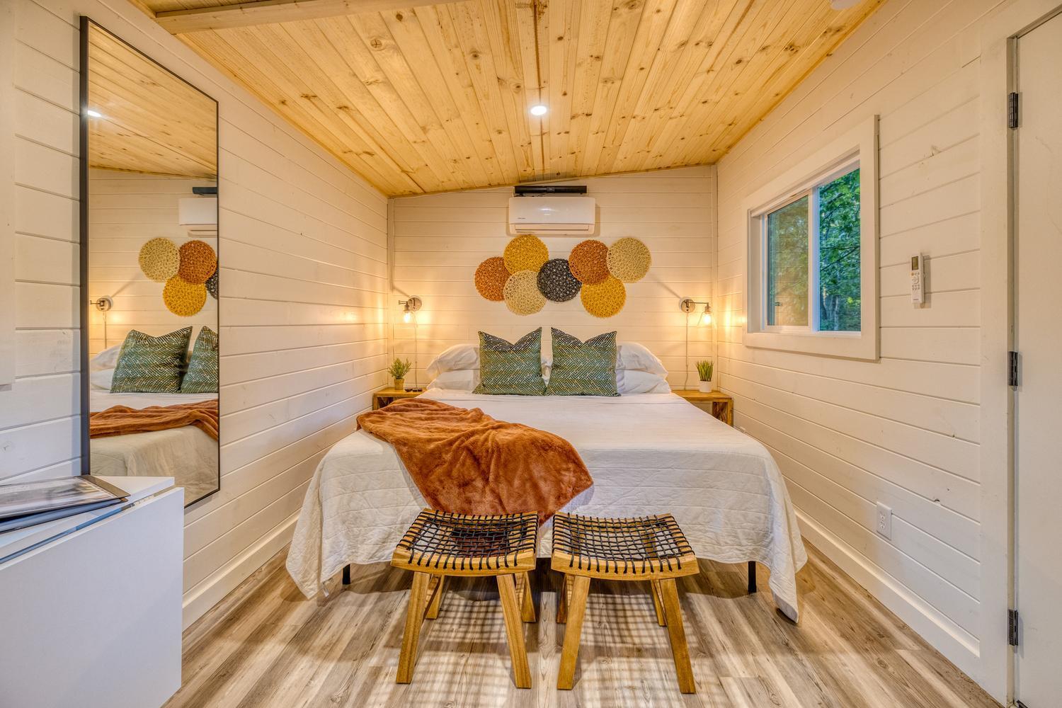 Couples Retreat: King Bed:Hot Tub:Firepit & More ブルーリッジ山脈 エクステリア 写真