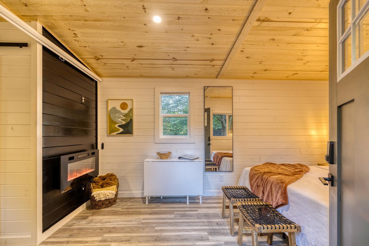 Couples Retreat: King Bed:Hot Tub:Firepit & More ブルーリッジ山脈 エクステリア 写真