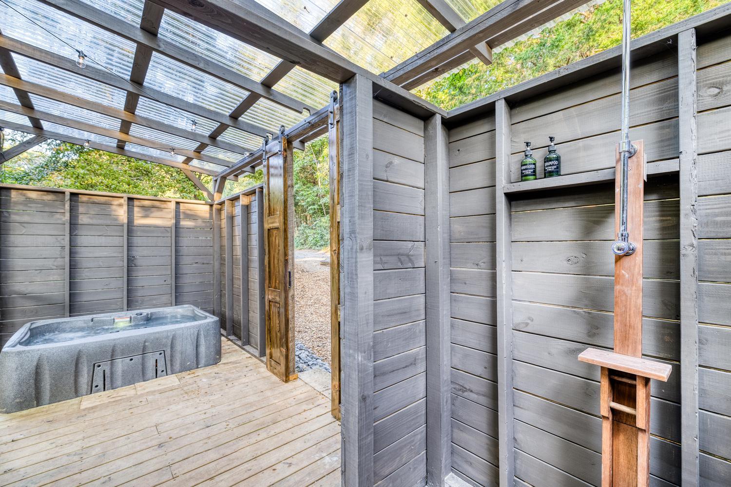 Couples Retreat: King Bed:Hot Tub:Firepit & More ブルーリッジ山脈 エクステリア 写真