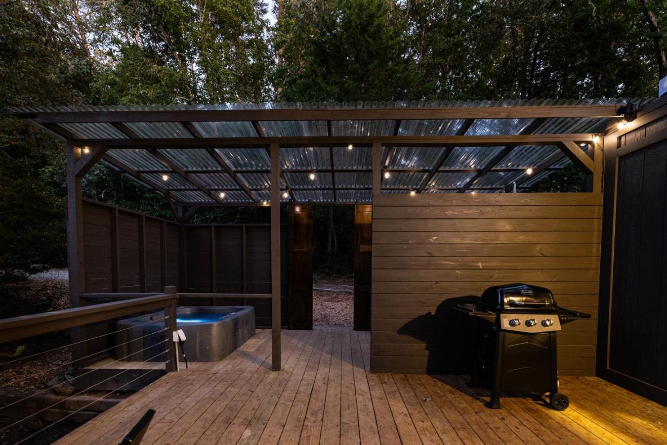Couples Retreat: King Bed:Hot Tub:Firepit & More ブルーリッジ山脈 エクステリア 写真