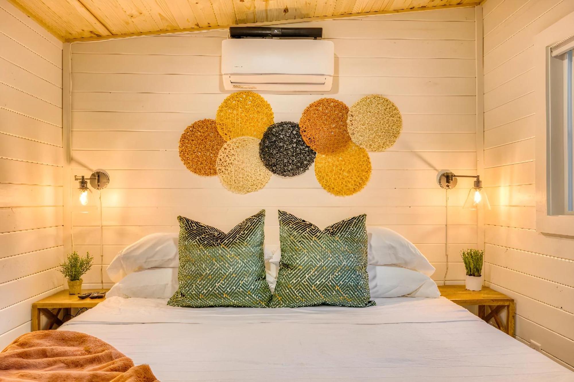 Couples Retreat: King Bed:Hot Tub:Firepit & More ブルーリッジ山脈 エクステリア 写真